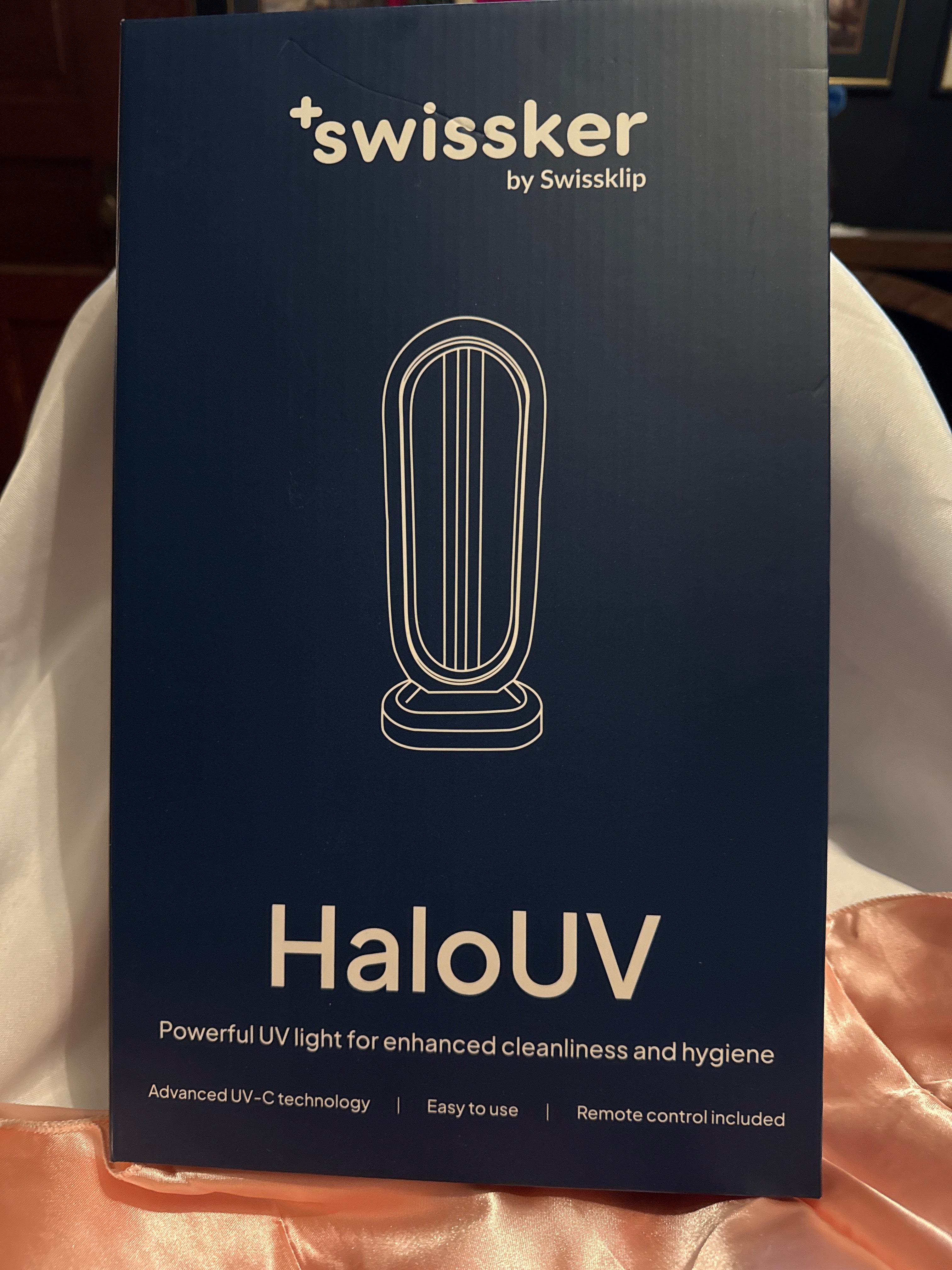 Swissklip HaloUV    sterilizes rooms, kills bed bugs & germs by destroying their DNA & RNA.