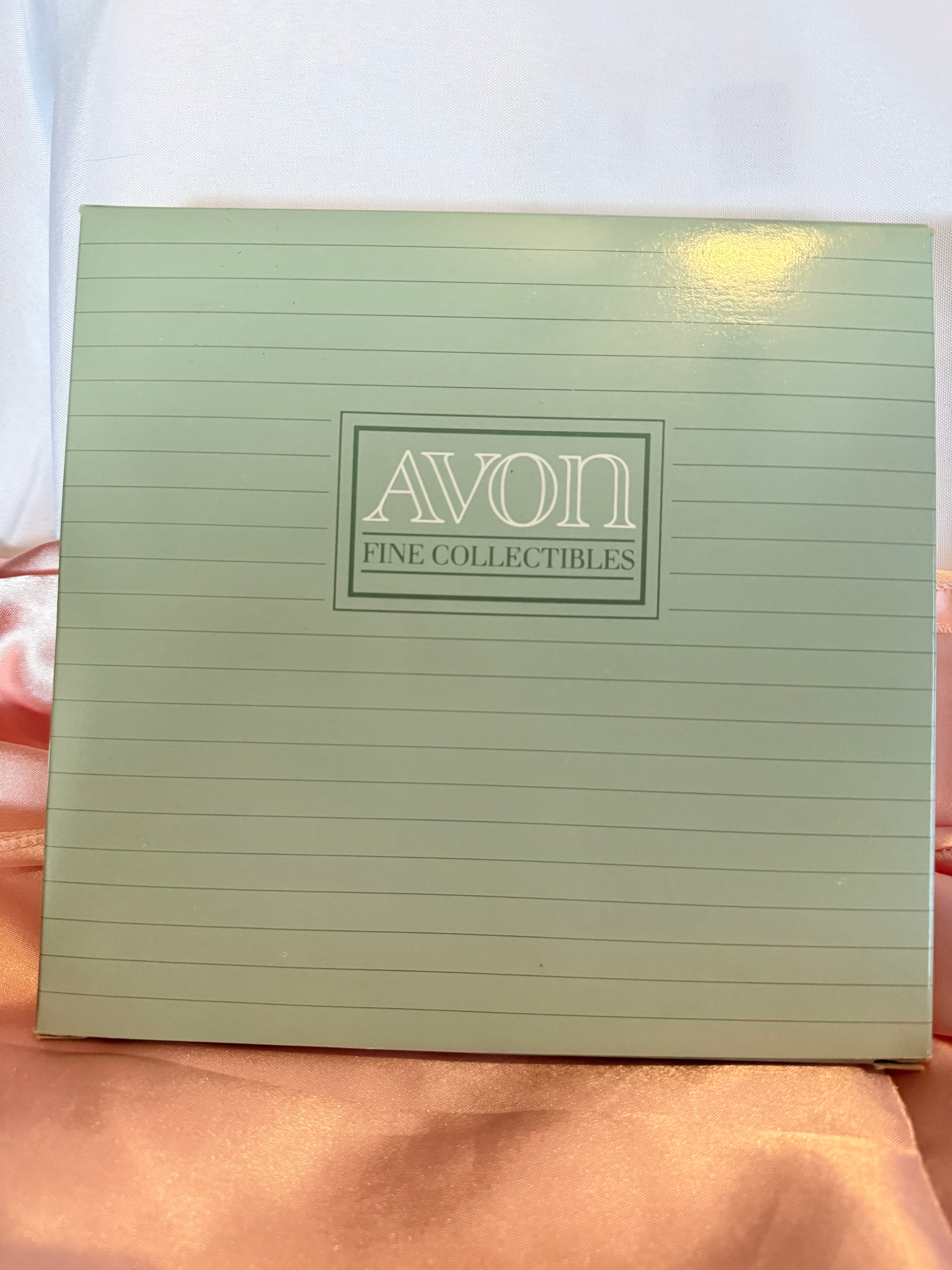 Bringing Christmas Home — 1990 Avon Collector Plate