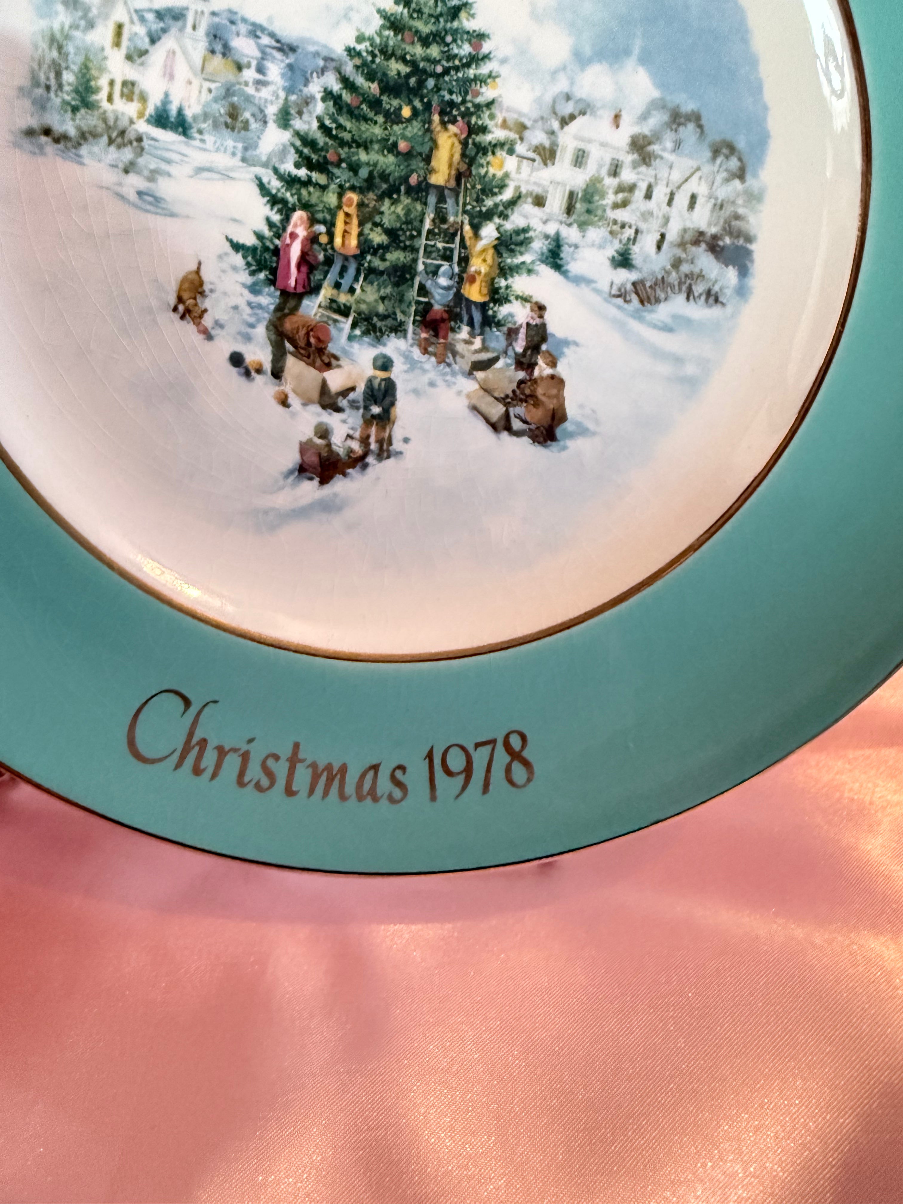 Antique Avon Christmas Plate 1978 "Trimming the Tree" Limited Edition England
